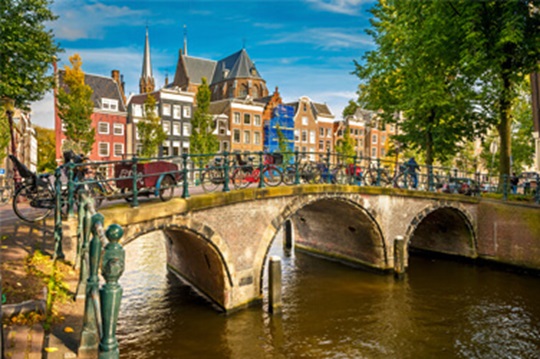 Tres buenas acciones para invertir en la Bolsa de Amsterdam.